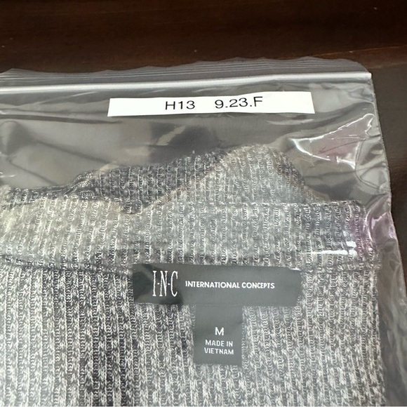 Heather Gray V Neck Puff Flounce Sleeve Top - Picture 13 of 13